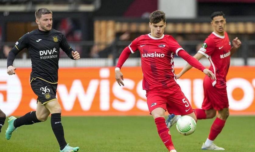 他对每一名 他对每一名